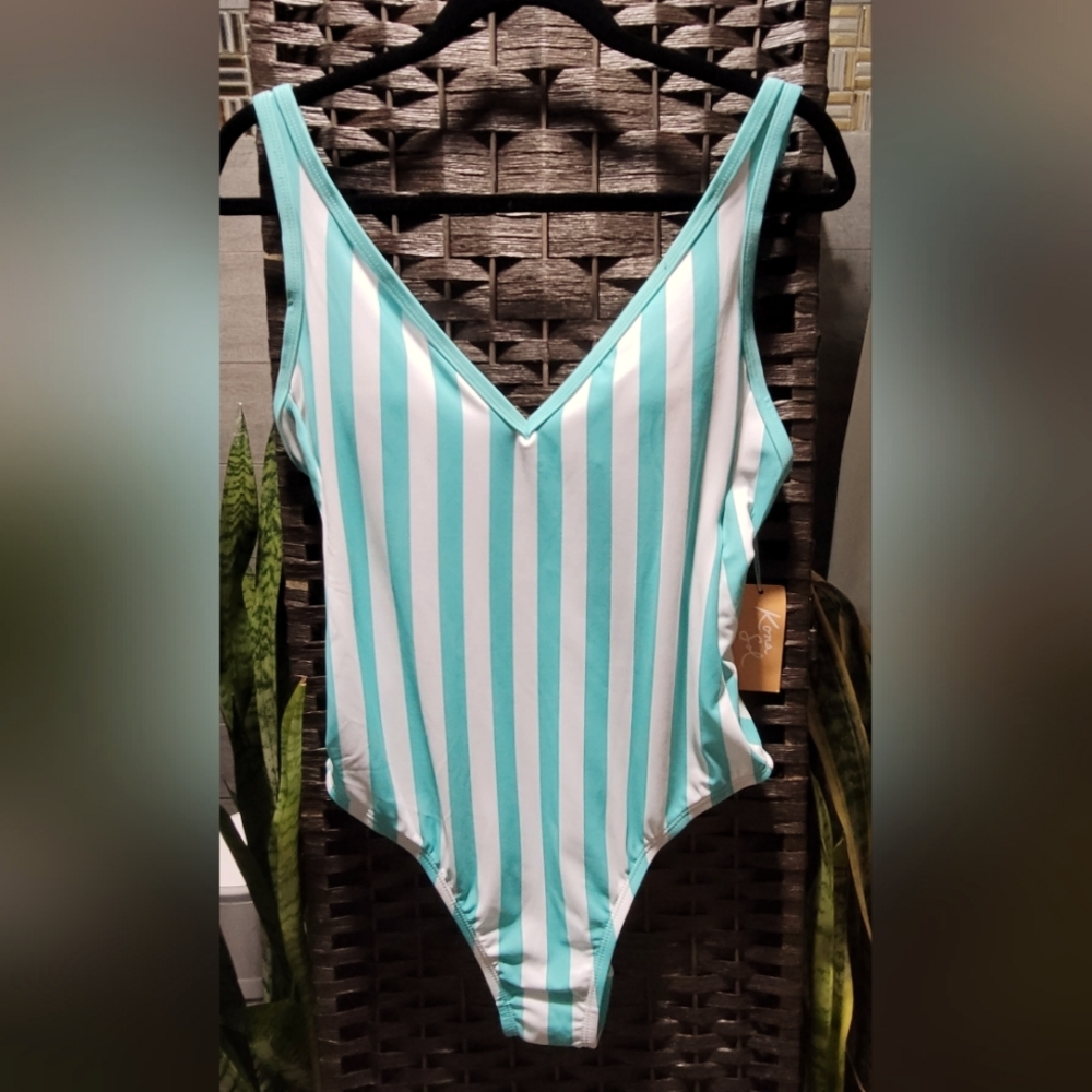NWT TUMMY SLIMMING STRIPE PADDED AWARD WINNING SWIM BATHING SUIT